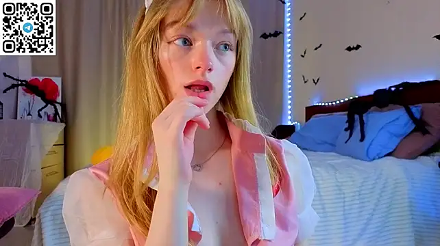 MatthewHoffis - Pinching my nipples through a thin cloth