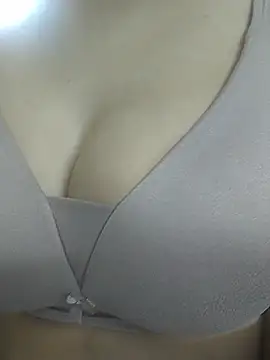 Diyatamil - Show my boobs
