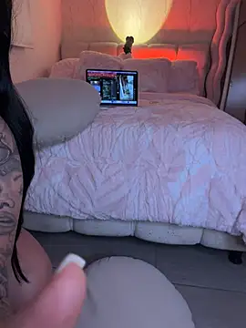 MaiahDolls - show ass