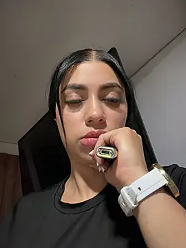 AlannaEvons - Tits Out + Spank In Public 🍒😈