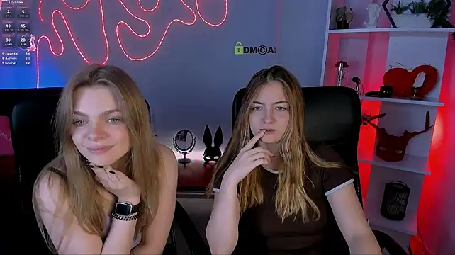 Veronica_bubble - flash boobs 2 girls