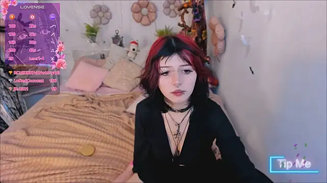 Ashley_Veil - Show underboobs + tease