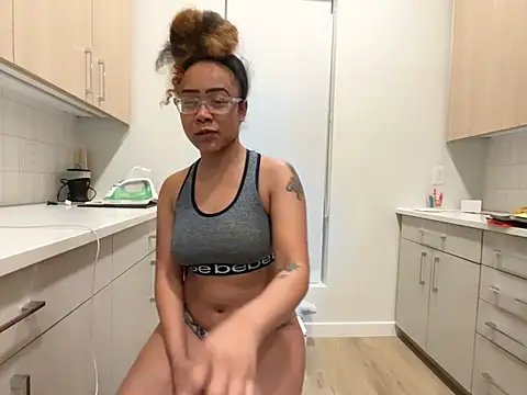 ReeseZen - Flash, spread pussy &add lush in