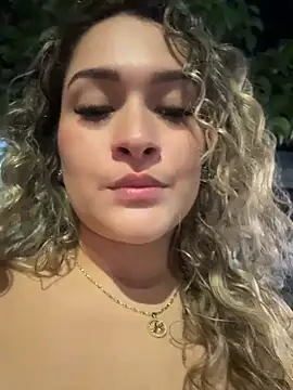 Sara_smiiith211 - oil on my breasts in public