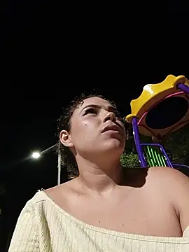 Mommy-Hot - Strange Touch my Tits In the park públic