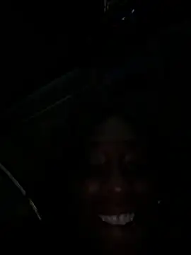 MadameMuse - Parking lot public show