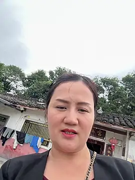 Amy1688 - 户外脱内裤M腿表演