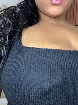 Bea3liz - Show ass with plug