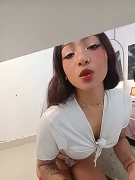 Kiara_bellaa - flash pussy