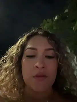 Sara_smiiith211 - walking with my tits out in the street