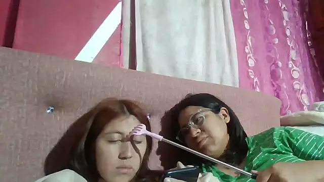 Sarah12333 - Meter mano en la pussy