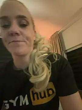 Missconly - Shirt off