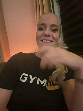 Missconly - Shirt off