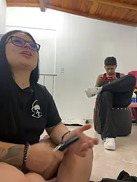 Alissonfernandez_ - The neighbor kisses me with his tongue