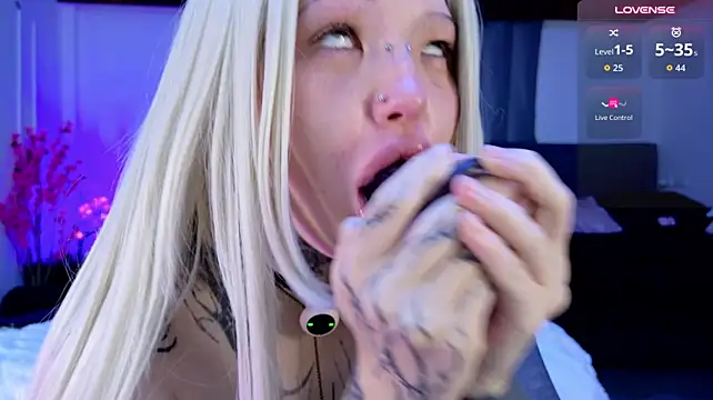 Lein_Bone - fingering pussy