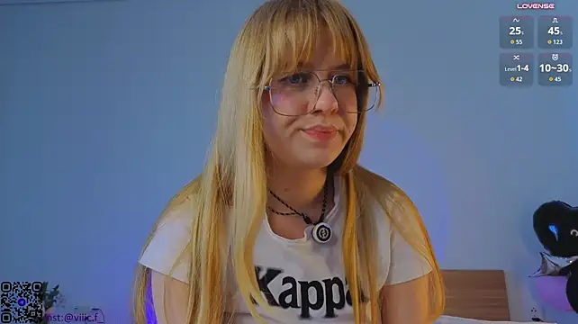 Victori_Fox - Show my booty and one hard slap