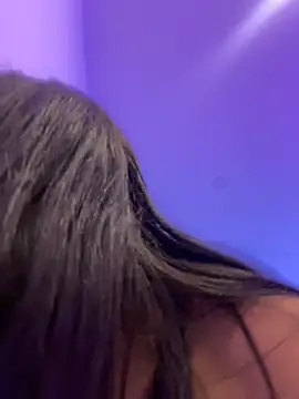 Emma_soul1 - show pussy close to the camera