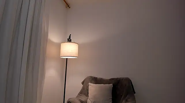 Mia_love__ - Take off top/Play nipple/Squezze
