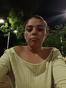 Mommy-Hot - Strange Touch my Tits In the park públic