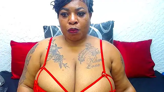 Ebonyhotass26 - bounce boobs and pretty smile