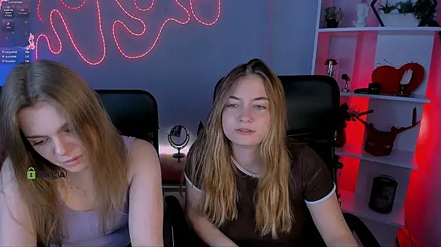 Veronica_bubble - flash boobs 2 girls