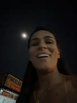 Girl_docinho - Mostra peitos na rua 👿