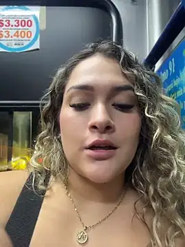 Sara_smiiith211 - walking with my tits out in the street