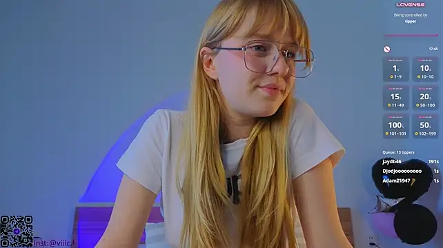 Victori_Fox - Show my booty and one hard slap
