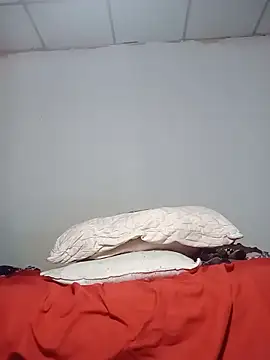 Marialae2735 - Open ass in 4 both hands