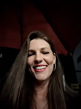 Karlacasada - Dedo na bucetinha 😈