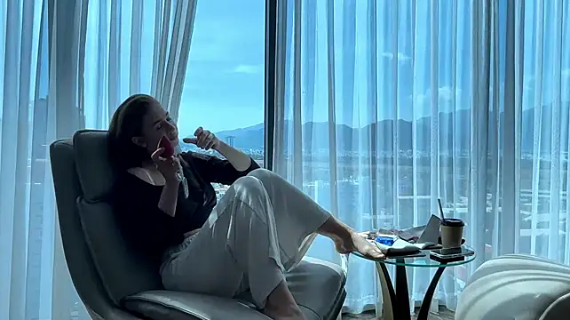 DeeannKenfield - squezze my tits close to your face