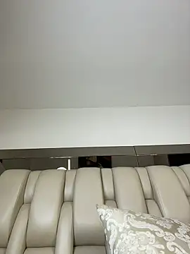 ALISSON_FOXXX1 - domi inside in pussy