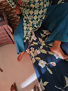 Younger_Couples - boobs show