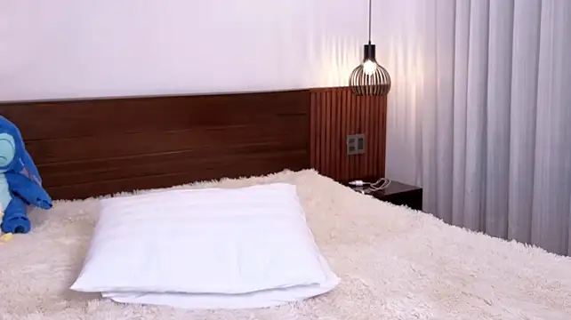 Hella_pretty - play with nipples