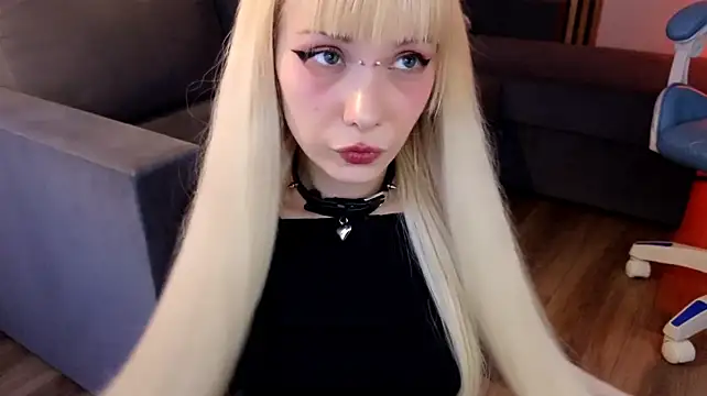 cherrie_bite