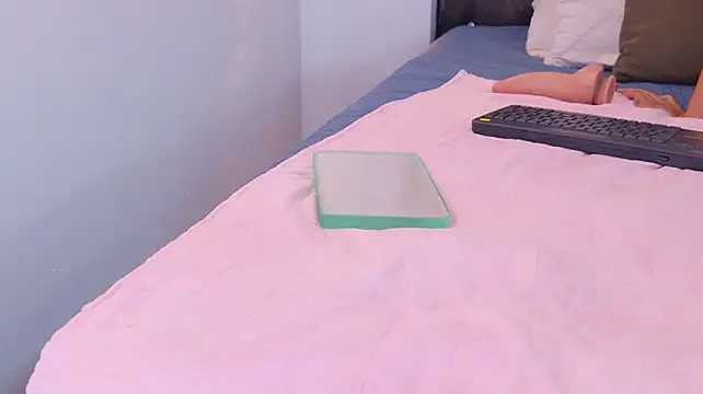 Maki_bby - plug in my anus for 5 minutes