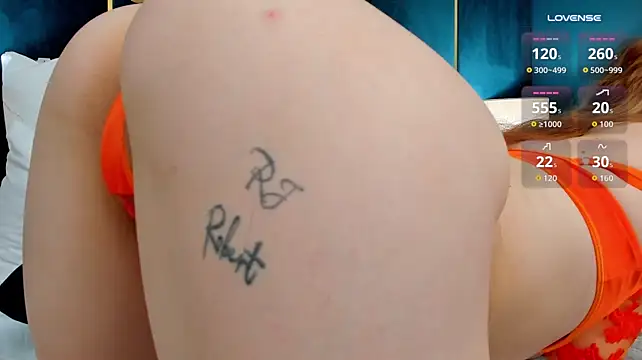 DeepLaura - shake ass in doggy