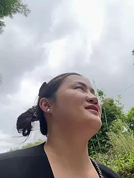 Amy1688 - 户外脱内裤M腿表演