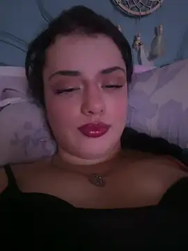 Noradior - take off top and show tits 🍒