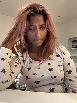 DonnaShy - Oily leg show🫦
