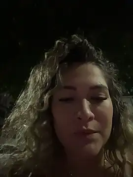 Sara_smiiith211 - walking with my tits out in the street