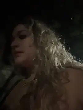 Sara_smiiith211 - walking with my tits out in the street
