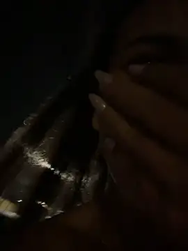 Girl_docinho - Levanta o vestido na rua