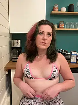 Lucyintheskies - Last one to tip=lovense control 2 mins