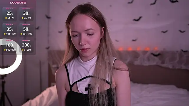 PinkyVenom__ - massage my camletoe with fingers