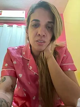 Natlima91 - Enfiar o consolo no cu de 4