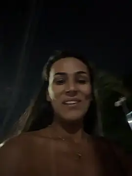 Girl_docinho - Levanta o vestido na rua