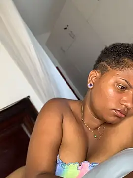Madelltheebony - Massage my boobs with oil