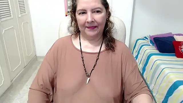 Leonela_69 - mommy is horny come play with me