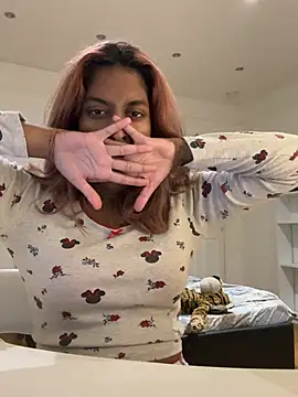 DonnaShy - Oily leg show🫦